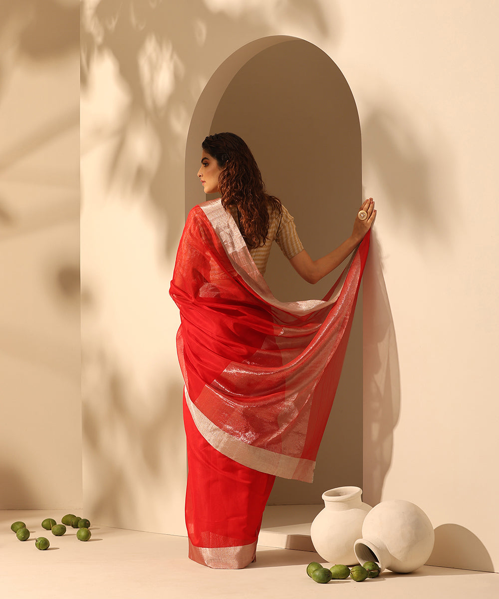 Red_Handloom_Plain_Pure_Cotton_Chanderi_Saree_With_Silver_Tissue_Border_WeaverStory_03