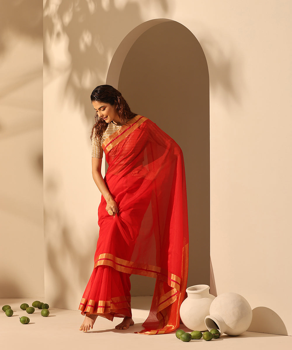 Handloom_Red_Plain_Pure_Cotton_Chanderi_Saree_With_Gold_Tissue_Border_WeaverStory_02