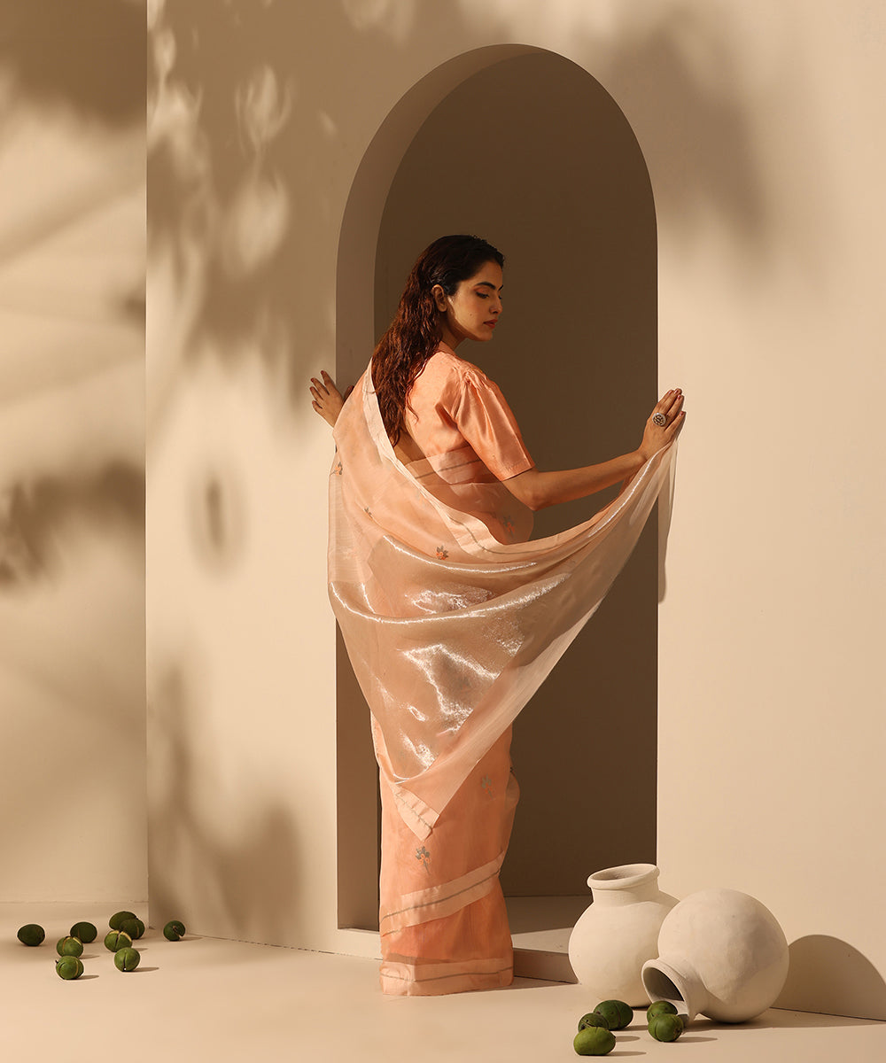 Handloom_Pastel_Peach_Pure_Chanderi_Silk_Saree_With_Three_Flower_Booti_WeaverStory_03