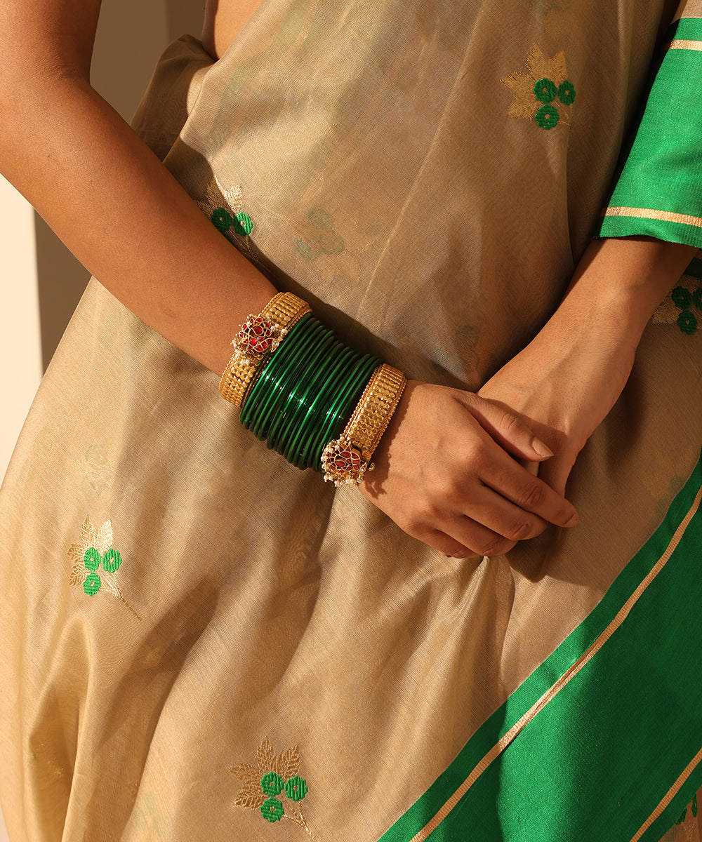 Handloom_Pastel_Beige_Pure_Chanderi_Silk_Saree_With_Three_Flower_Booti_WeaverStory_04