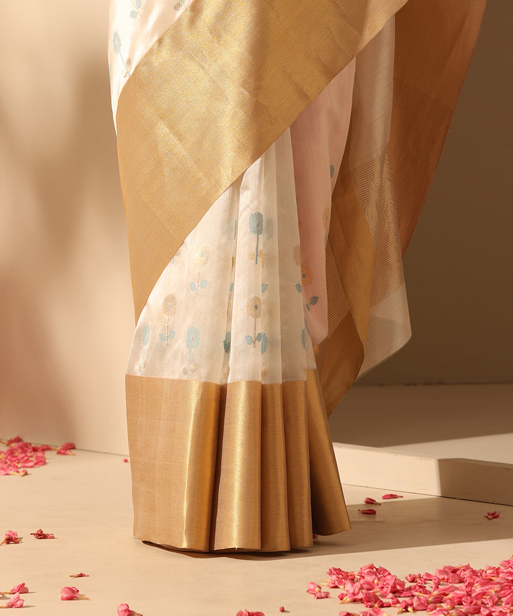 Handloom_Offwhite_And_Powder_Blue_Pure_Chanderi_Silk_Saree_With_Broad_Border_WeaverStory_04