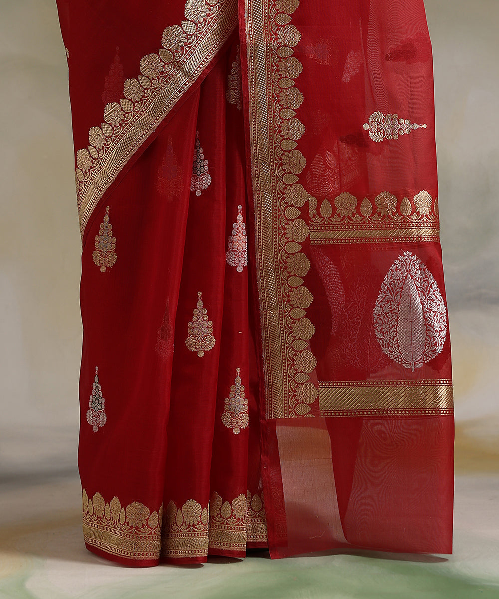 Maroon_Handloom_Pure_Kora_Silk_Banarasi_Saree_With_Floral_Border_And_Booti_WeaverStory_04