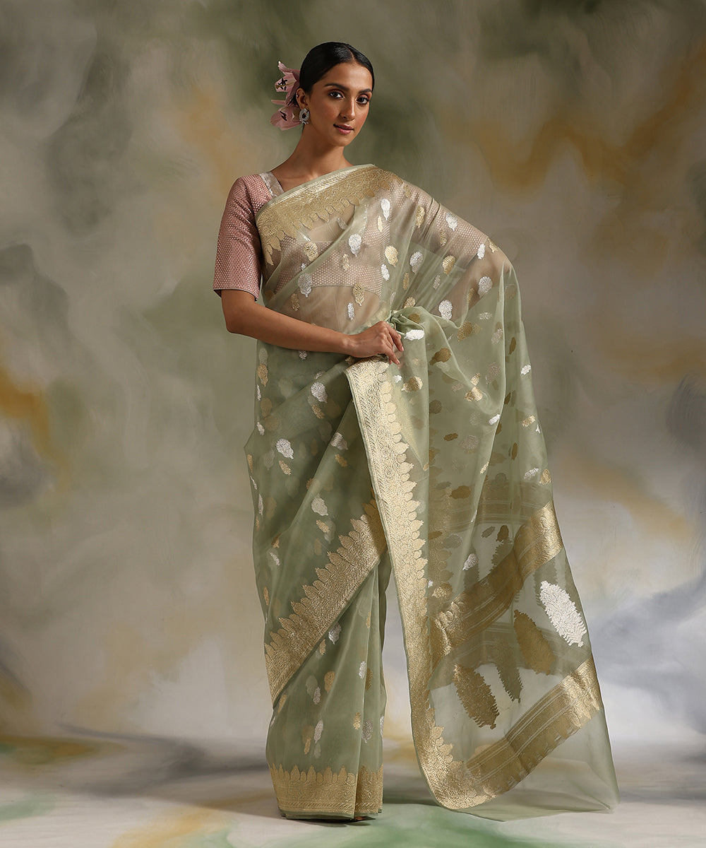 Pistachio_Green_Handloom_Pure_Kora_Silk_Banarasi_Saree_With_Floral_Border_WeaverStory_02