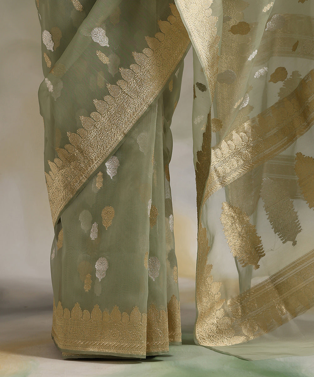 Pistachio_Green_Handloom_Pure_Kora_Silk_Banarasi_Saree_With_Floral_Border_WeaverStory_04