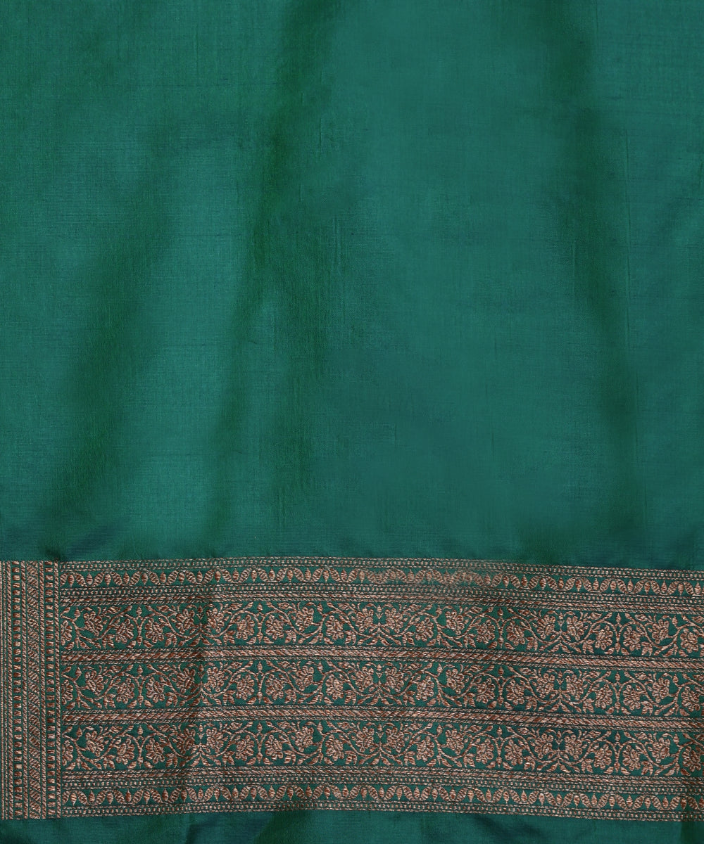 Handloom_Green_Pure_Katan_Silk_Kimkhab_Banarasi_Saree_With_Maroon_Selvedge_WeaverStory_05