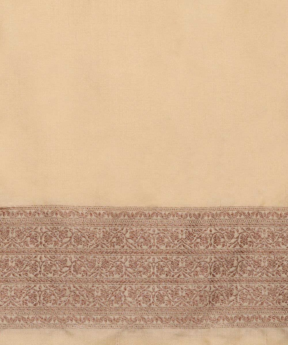 Cream_Handloom_Pure_Katan_Silk_Kimkhab_Banarasi_Saree_And_Red_Selvedge_WeaverStory_05