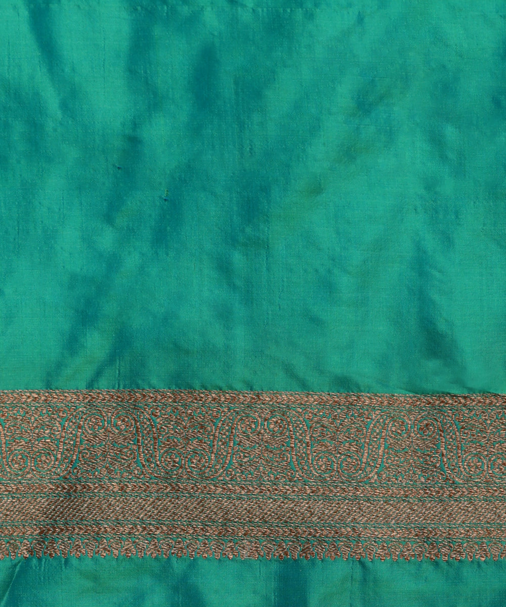 Handloom_Sea_Green_Double_Shade_Pure_Katan_Silk_Kimkhab_Banarasi_Saree_With_Maroon_Selvedge_WeaverStory_05