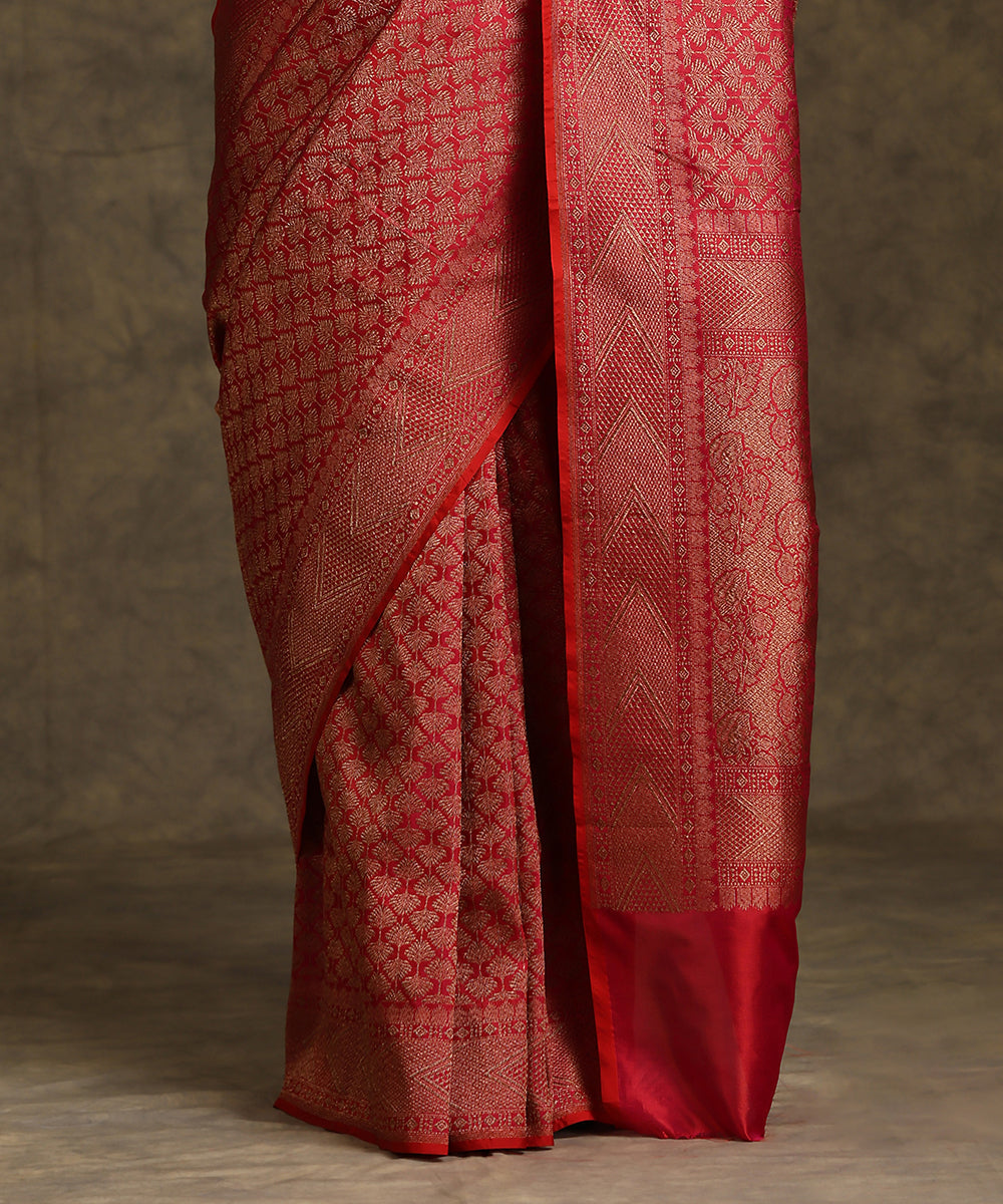 Handloom_Magenta_Pure_Katan_Silk_Kimkhab_Banarasi_Saree_With_Red_Selvedge_WeaverStory_04