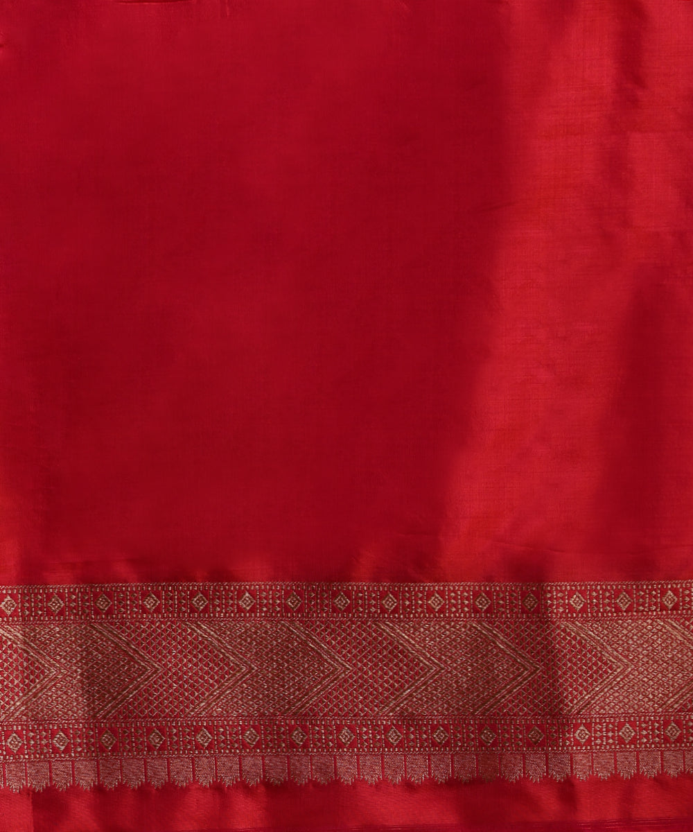 Handloom_Magenta_Pure_Katan_Silk_Kimkhab_Banarasi_Saree_With_Red_Selvedge_WeaverStory_05