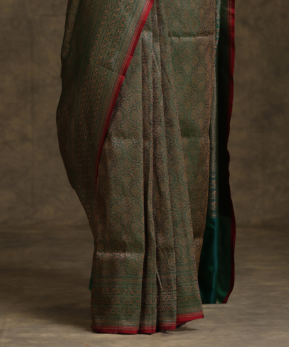 Green_Handloom_Pure_Katan_Silk_Kimkhab_Banarasi_Saree_With_Maroon_Selvedge_WeaverStory_04