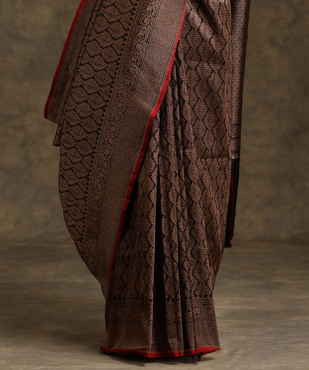 Black_Handloom_Pure_Katan_Silk_Banarasi_Kimkhab_Saree_With_Maroon_Selvedge_WeaverStory_04