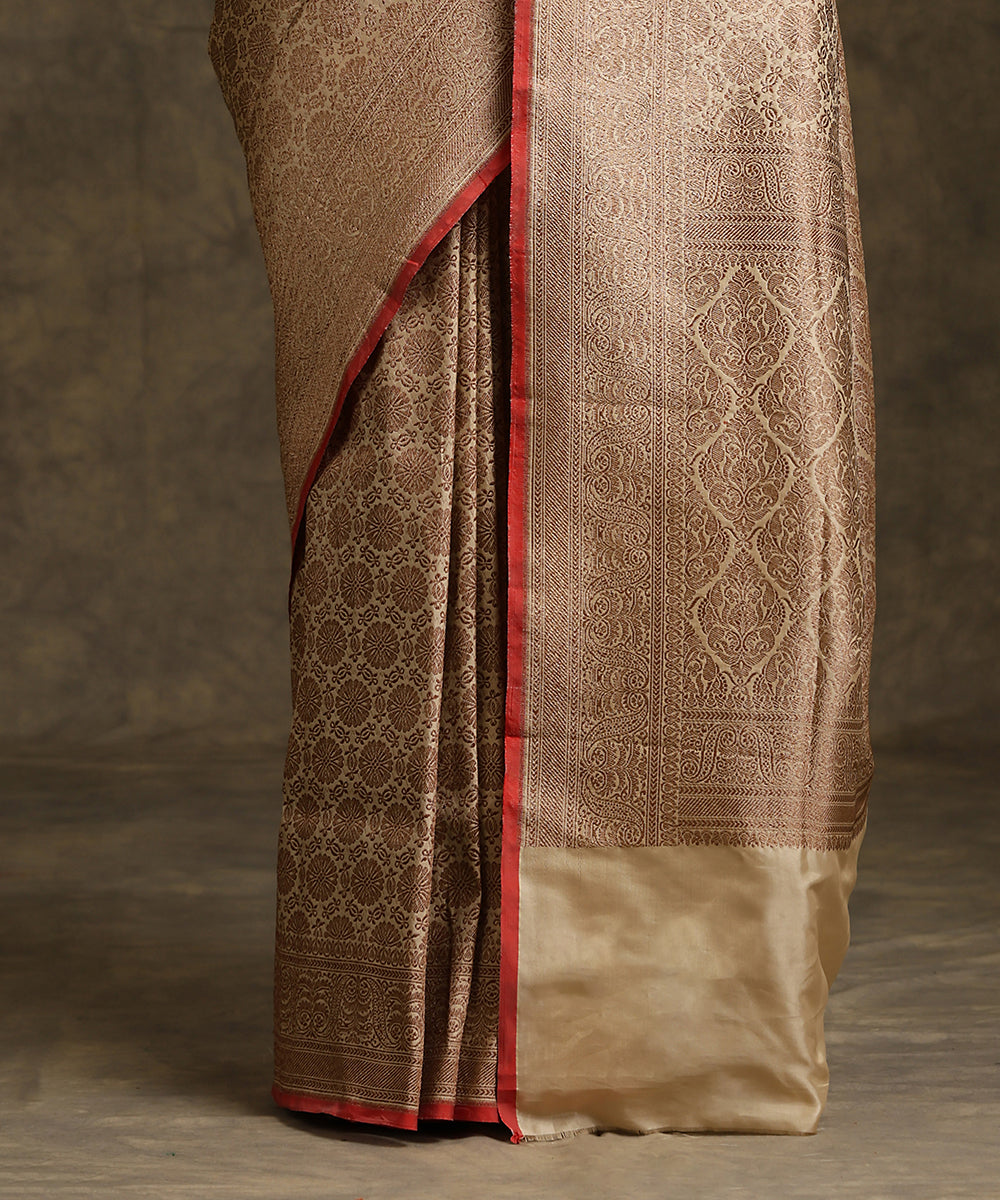 Cream_Handloom_Pure_Katan_Silk_Kimkhab_Banarasi_Saree_With_Red_Selvedge_WeaverStory_04
