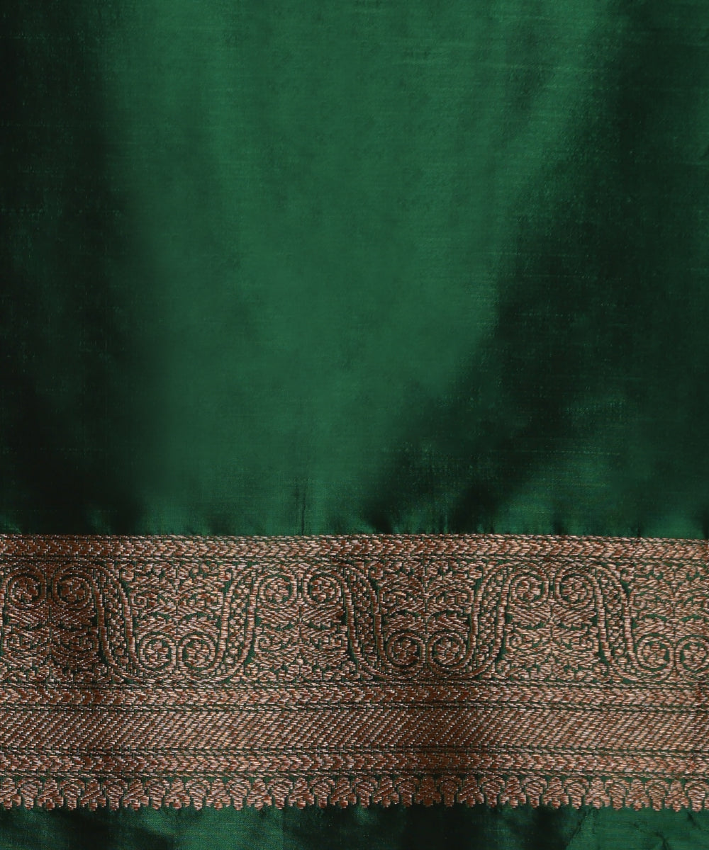 Handloom_Green_Pure_Katan_Silk_Banarasi_Saree_With_Maroon_Selvedge_WeaverStory_05