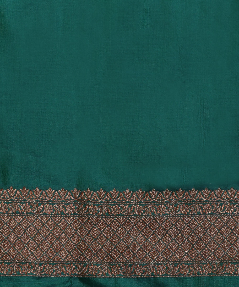Handloom_Green_Double_Shade_Pure_Katan_Silk_Kimkhab_Banarasi_Saree_With_Maroon_Selvedge_WeaverStory_05