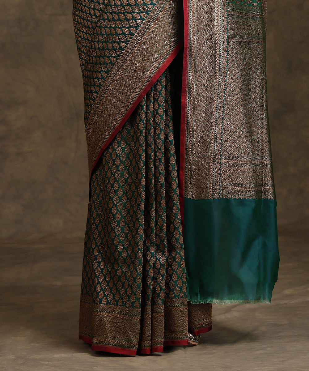 Handloom_Dark_Green_Double_Shade_Kimkhab_Pure_Katan_Silk_Banarasi_Saree_With_Maroon_Selvedge_WeaverStory_04