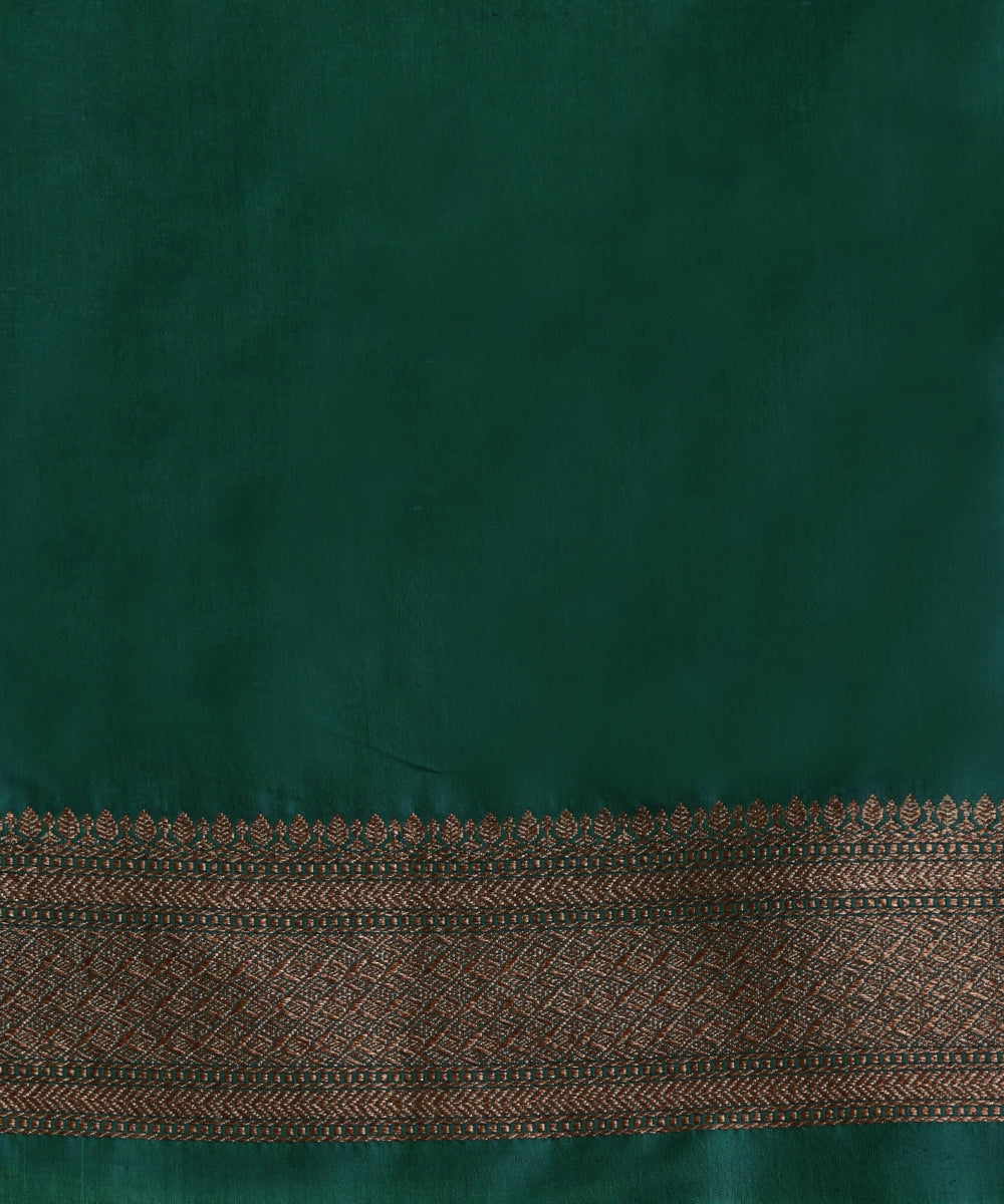 Handloom_Dark_Green_Double_Shade_Kimkhab_Pure_Katan_Silk_Banarasi_Saree_With_Maroon_Selvedge_WeaverStory_05