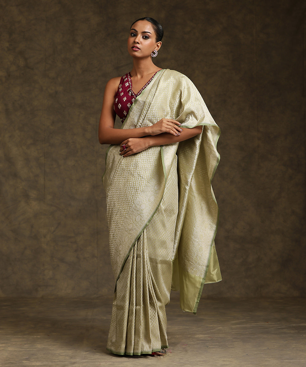 Handloom_Olive_Green_Pure_Katan_Silk_Kimkhab_Banarasi_Saree_With_Silver_Zari_WeaverStory_02