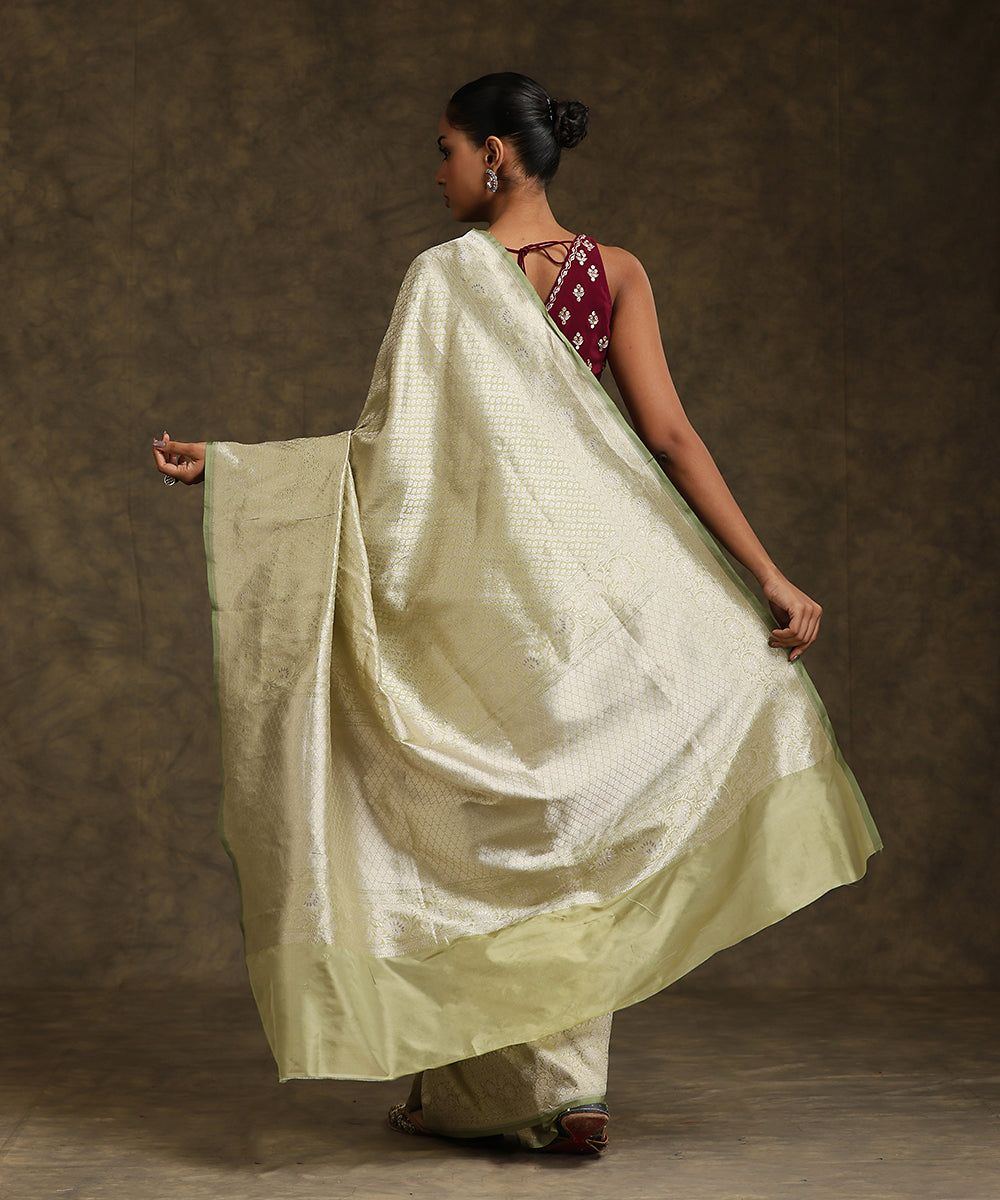 Handloom_Olive_Green_Pure_Katan_Silk_Kimkhab_Banarasi_Saree_With_Silver_Zari_WeaverStory_03