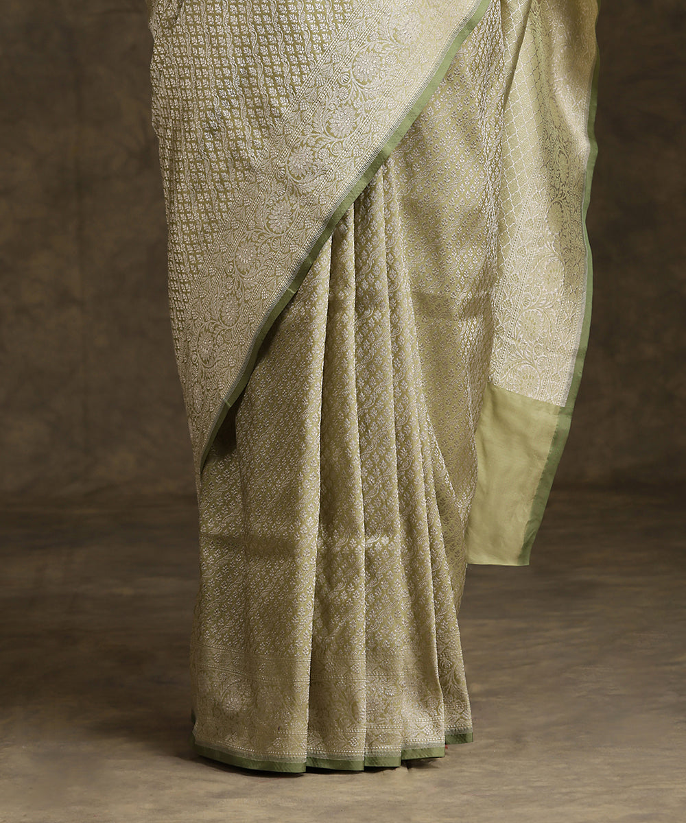 Handloom_Olive_Green_Pure_Katan_Silk_Kimkhab_Banarasi_Saree_With_Silver_Zari_WeaverStory_04
