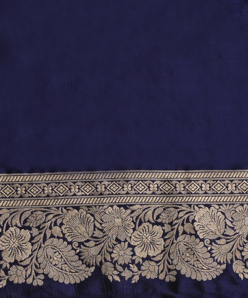 Navy_Blue_Handloom_Pure_Katan_Silk_Banarasi_Saree_With_Sona_Rupa_Stripes_And_Border_WeaverStory_05