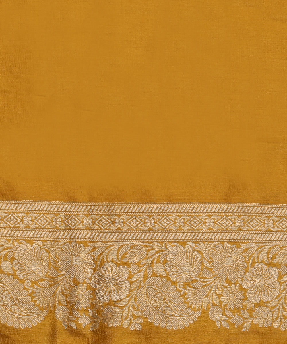 Handloom_Mustard_Pure_Katan_Silk_Banarasi_Saree_With_Sona_Rupa_Stripes_And_Border_WeaverStory_05