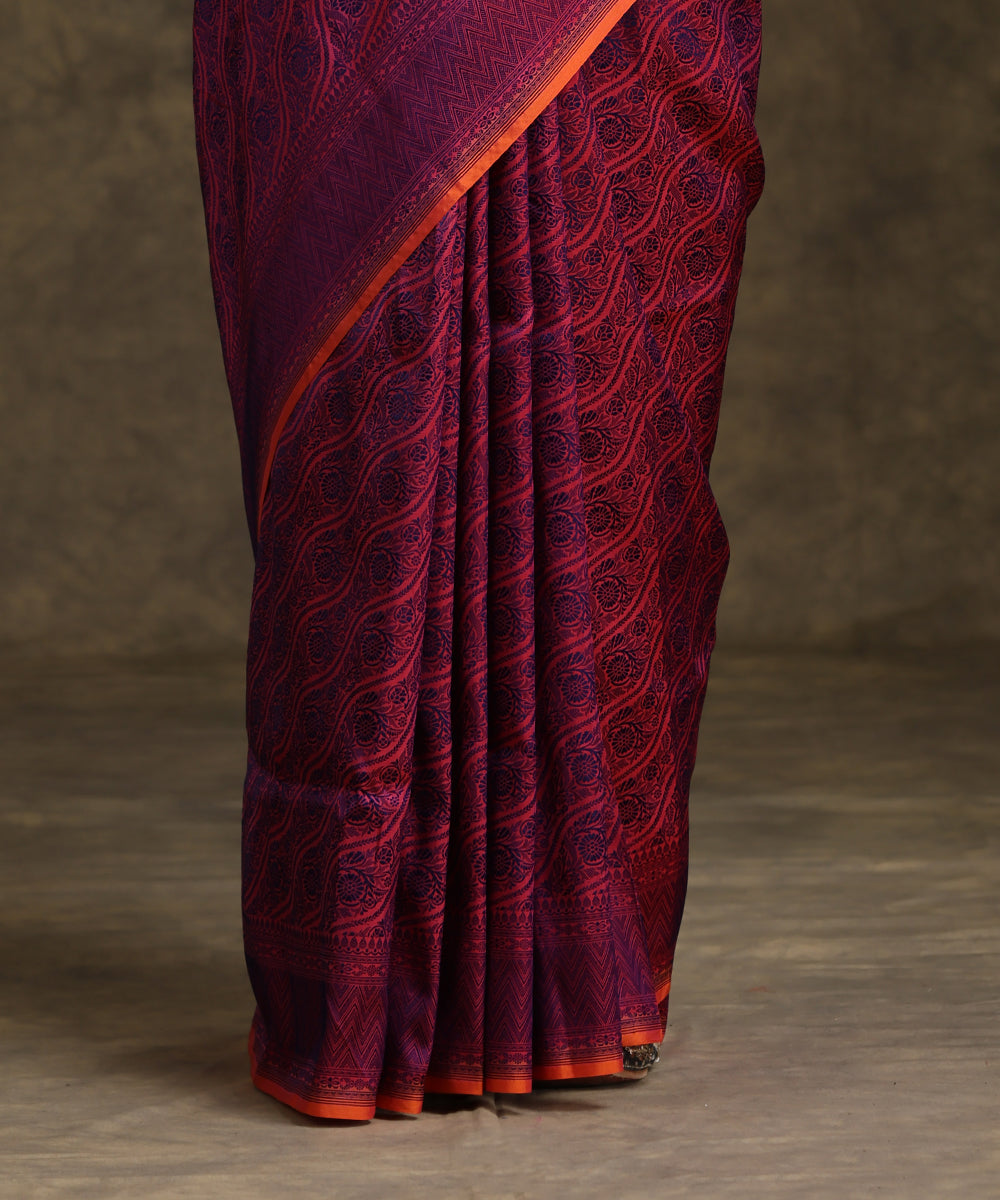 Handloom_Pink_And_Orange_Double_Shade_Pure_Katan_Silk_Tanchoi_Banarasi_Saree_With_Navy_Blue_Resham_Work_WeaverStory_04