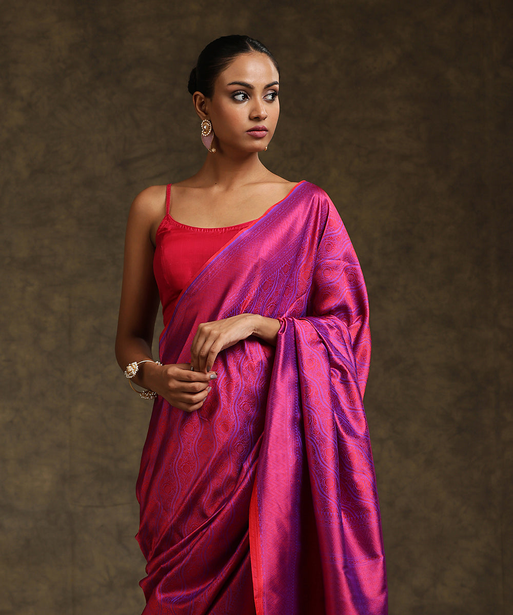 Voilet_Double_Shade_Handloom_Pure_Katan_Silk_Tanchoi_Banarasi_Saree_With_Red_Resham_Work_WeaverStory_01