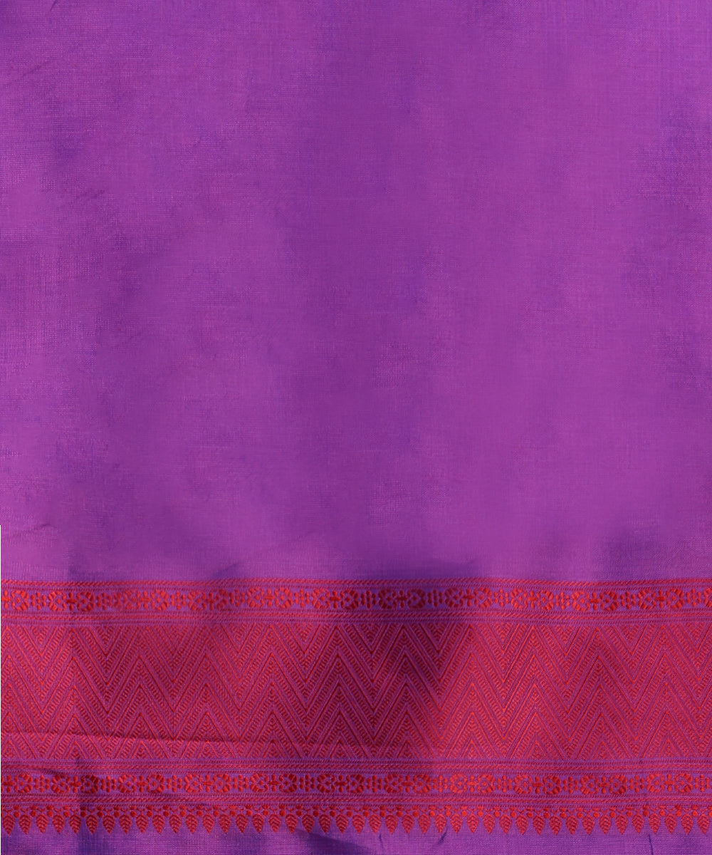 Voilet_Double_Shade_Handloom_Pure_Katan_Silk_Tanchoi_Banarasi_Saree_With_Red_Resham_Work_WeaverStory_05
