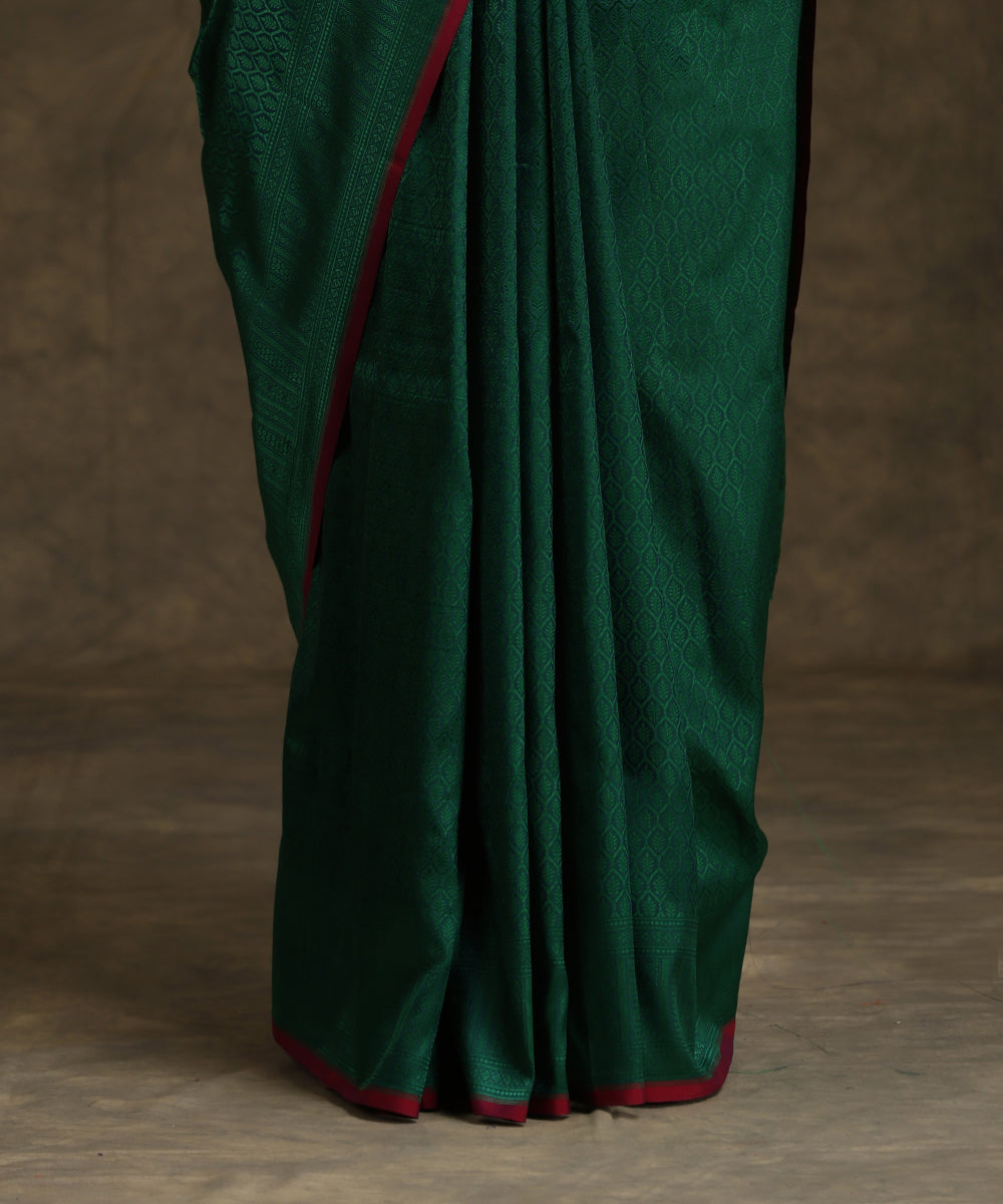 Handloom_Green_Pure_Katan_Silk_Tanchoi_Banarasi_Saree_With_Green_Resham_Work_WeaverStory_04