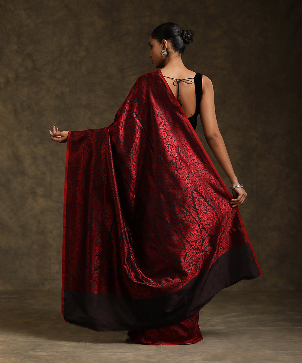 Handloom_Black_Pure_Katan_Silk_Tanchoi_Banarasi_Saree_With_Maroon_Resham_Work_WeaverStory_03