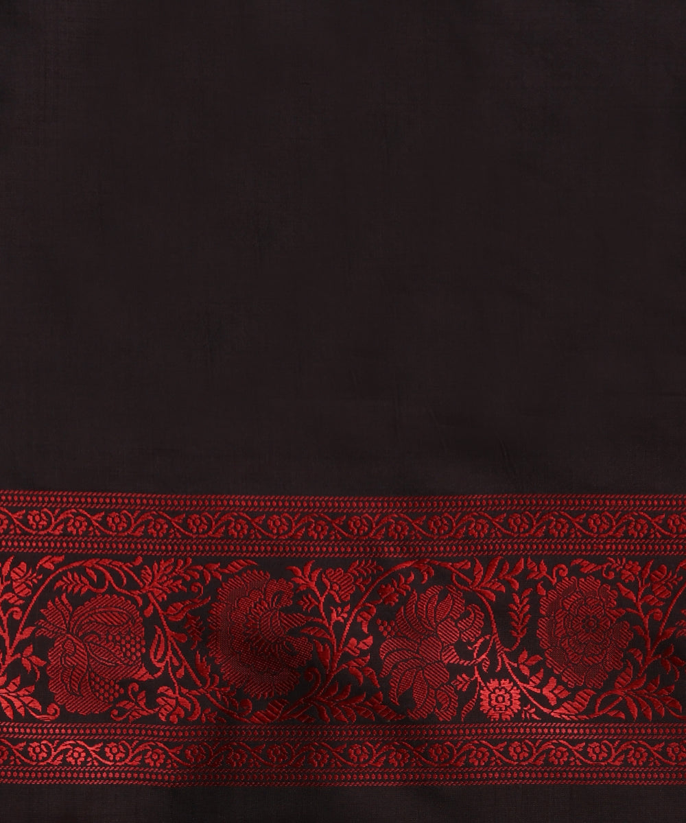 Handloom_Black_Pure_Katan_Silk_Tanchoi_Banarasi_Saree_With_Maroon_Resham_Work_WeaverStory_05