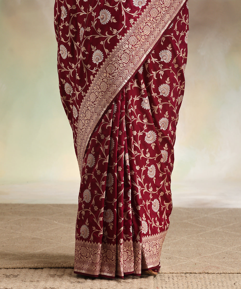 Plum_Handloom_Pure_Katan_Silk_Banarasi_Saree_With_All_Over_Sona_Rupa_Cutwork_Jaal_WeaverStory_04