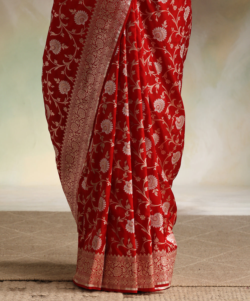 Handloom_Red_Pure_Katan_Silk_Banarasi_Saree_With_All_Over_Sona_Rupa_Cutwork_Jaal_WeaverStory_04