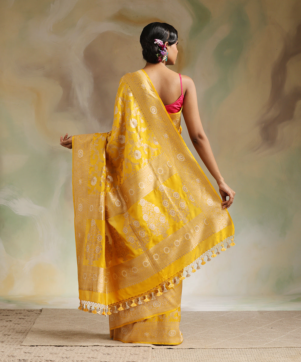 Handloom_Mustard_Pure_Katan_Silk_Banarasi_Saree_With_All_Over_Sona_Rupa_Cutwork_Jaal_WeaverStory_03