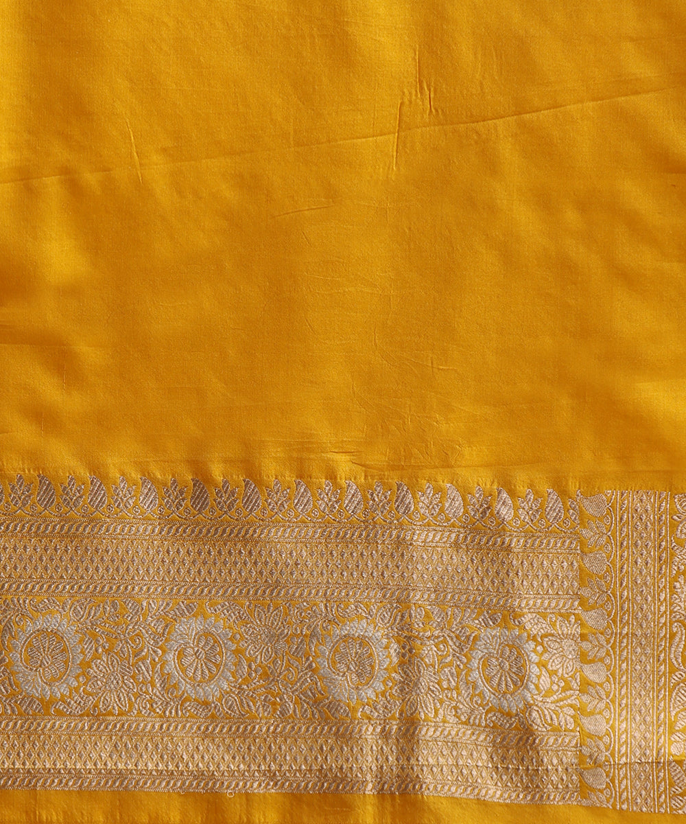 Handloom_Mustard_Pure_Katan_Silk_Banarasi_Saree_With_All_Over_Sona_Rupa_Cutwork_Jaal_WeaverStory_05