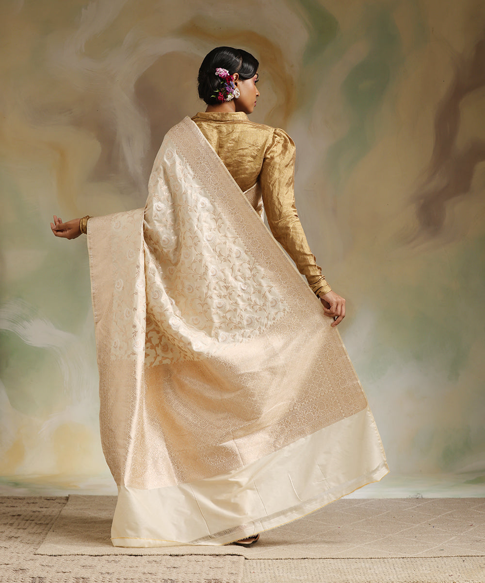 Offwhite_Handloom_Pure_Katan_Silk_Banarasi_Saree_With_All_Over_Sona_Rupa_Cutwork_Jaal_WeaverStory_03