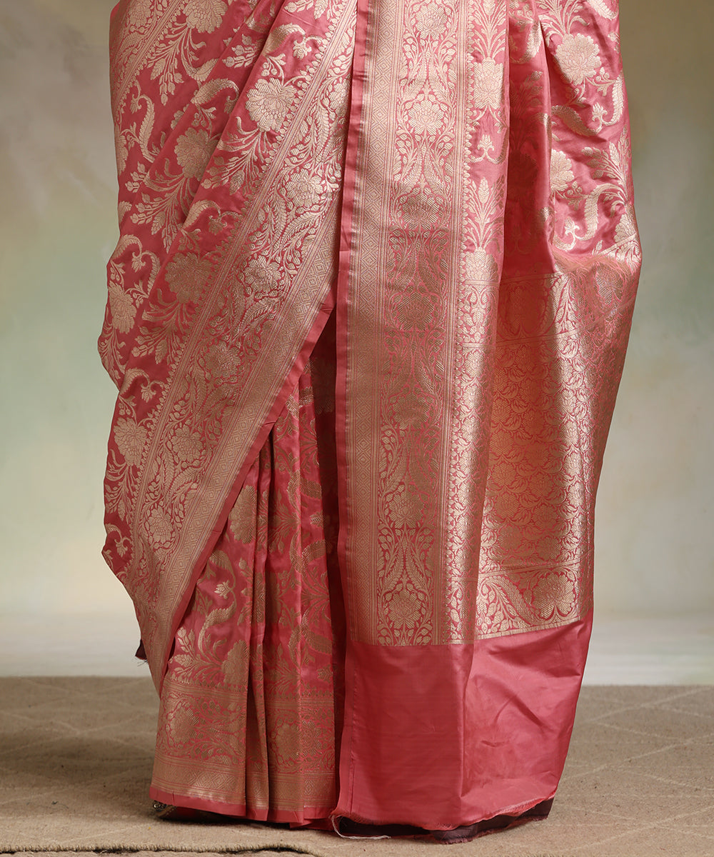 Handloom_Pink_Pure_Katan_Silk_Banarasi_Saree_With_All_Over_Gold_Zari_Cutwork_Jaal_WeaverStory_04