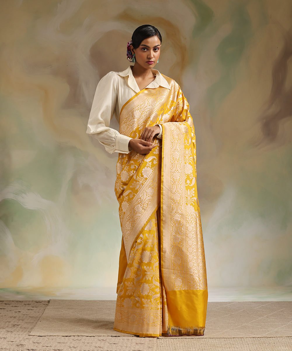 Handloom_Yellow_Pure_Katan_Silk_Banarasi_Saree_With_All_Over_Gold_Zari_Jaal_WeaverStory_02