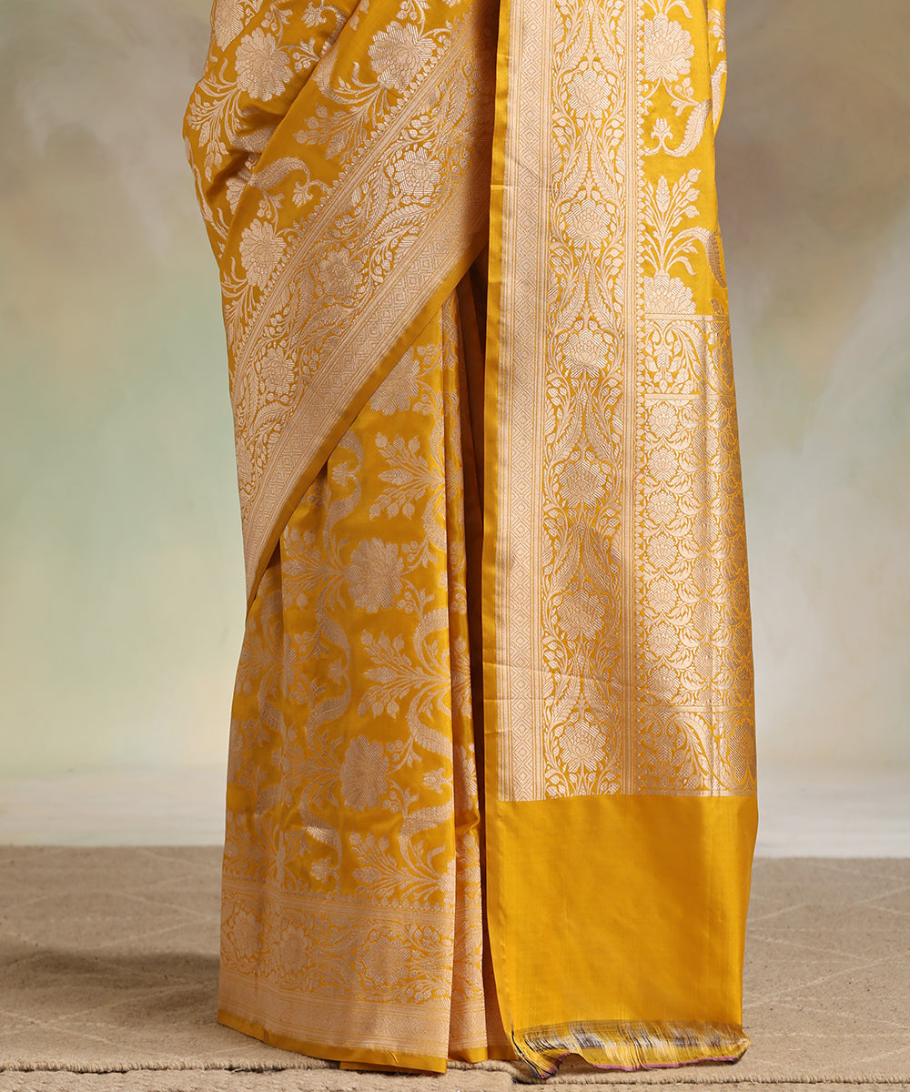 Handloom_Yellow_Pure_Katan_Silk_Banarasi_Saree_With_All_Over_Gold_Zari_Jaal_WeaverStory_04