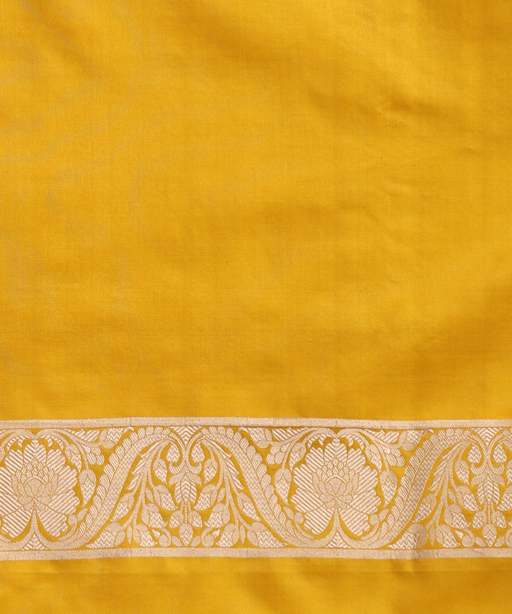Handloom_Yellow_Pure_Katan_Silk_Banarasi_Saree_With_All_Over_Gold_Zari_Jaal_WeaverStory_05