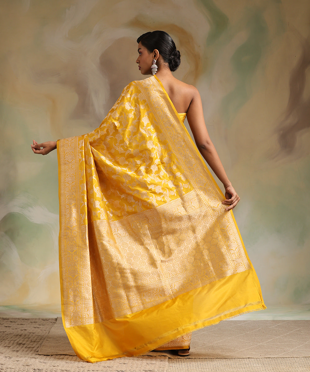 Handloom_Mustard_Pure_Katan_Silk_Banarasi_Saree_With_All_Over_Gold_Zari_Cutwork_Jaal_WeaverStory_03