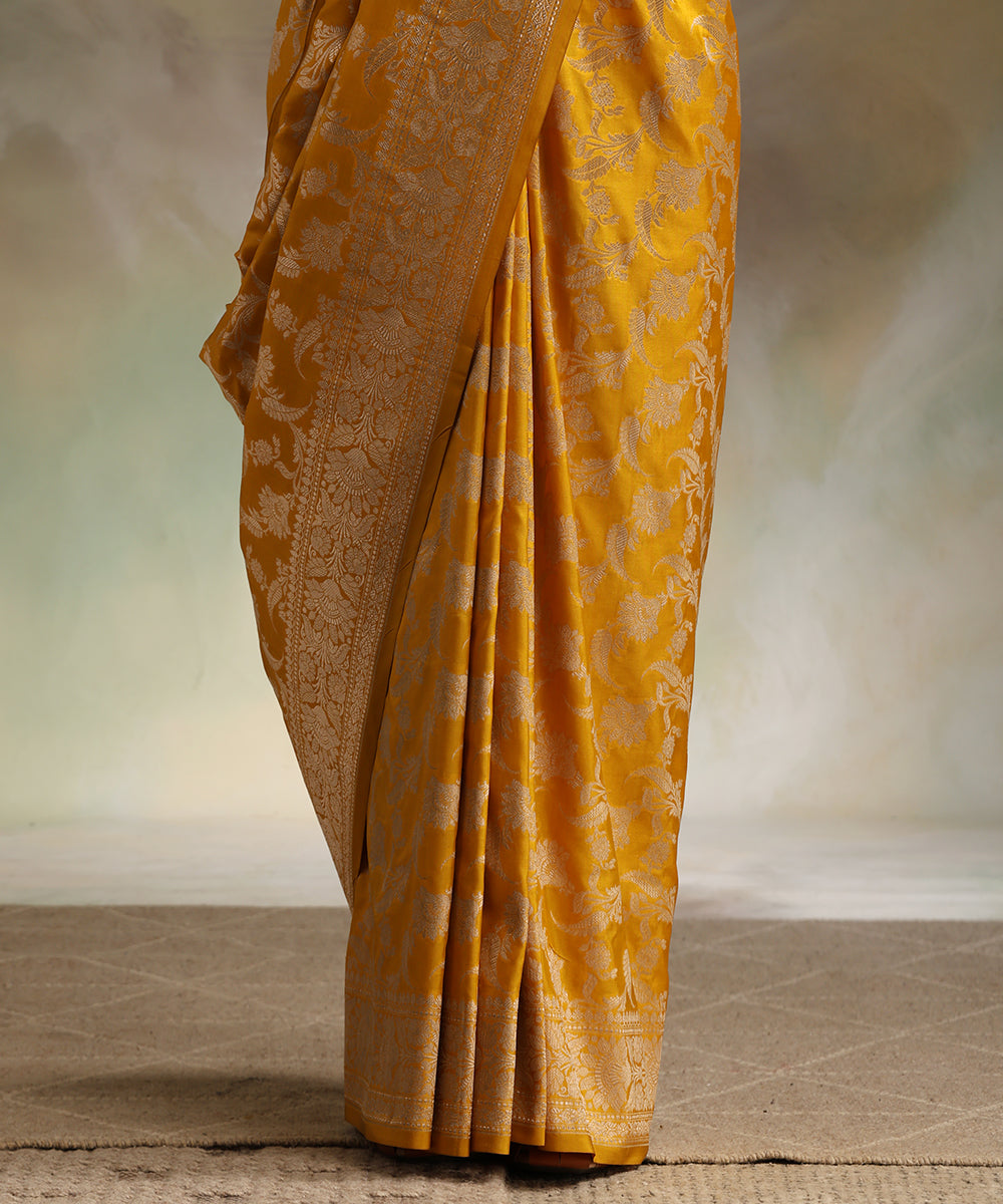 Handloom_Mustard_Pure_Katan_Silk_Banarasi_Saree_With_All_Over_Gold_Zari_Cutwork_Jaal_WeaverStory_04