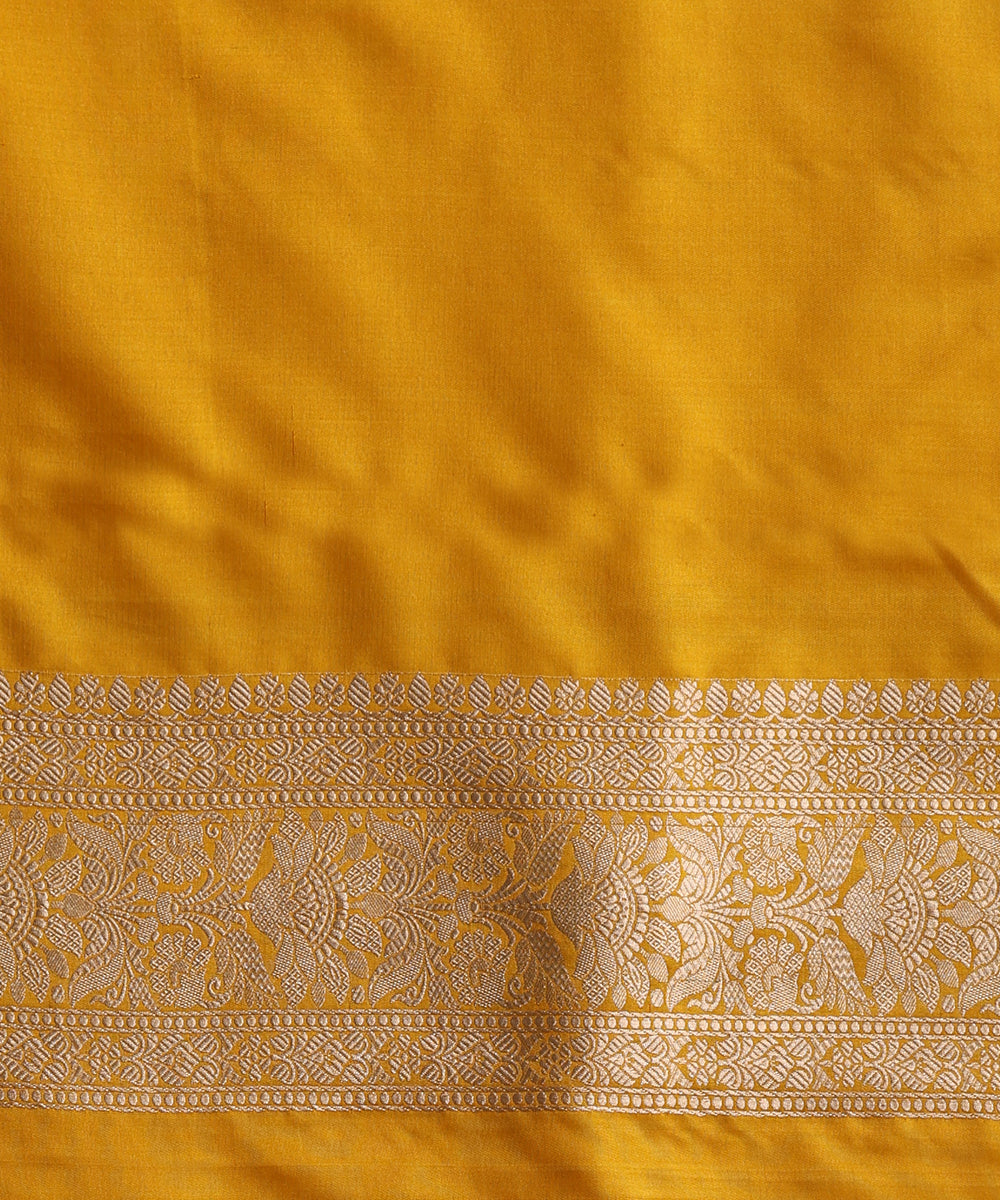 Handloom_Mustard_Pure_Katan_Silk_Banarasi_Saree_With_All_Over_Gold_Zari_Cutwork_Jaal_WeaverStory_05