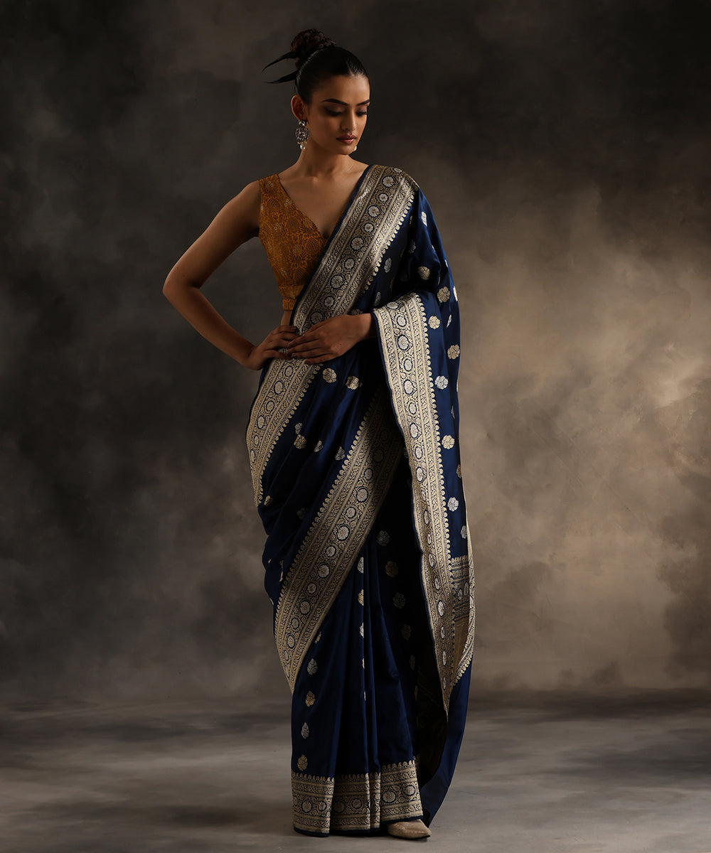Handloom_Navy_Blue_Pure_Katan_Silk_Banarasi_Saree_With_Sona_Rupa_Kadhwa_Booti_WeaverStory_02