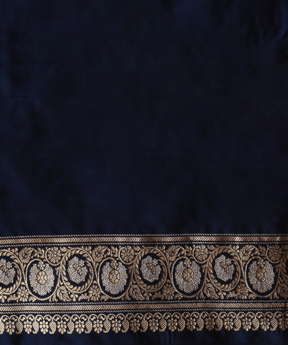 Handloom_Navy_Blue_Pure_Katan_Silk_Banarasi_Saree_With_Sona_Rupa_Kadhwa_Booti_WeaverStory_05
