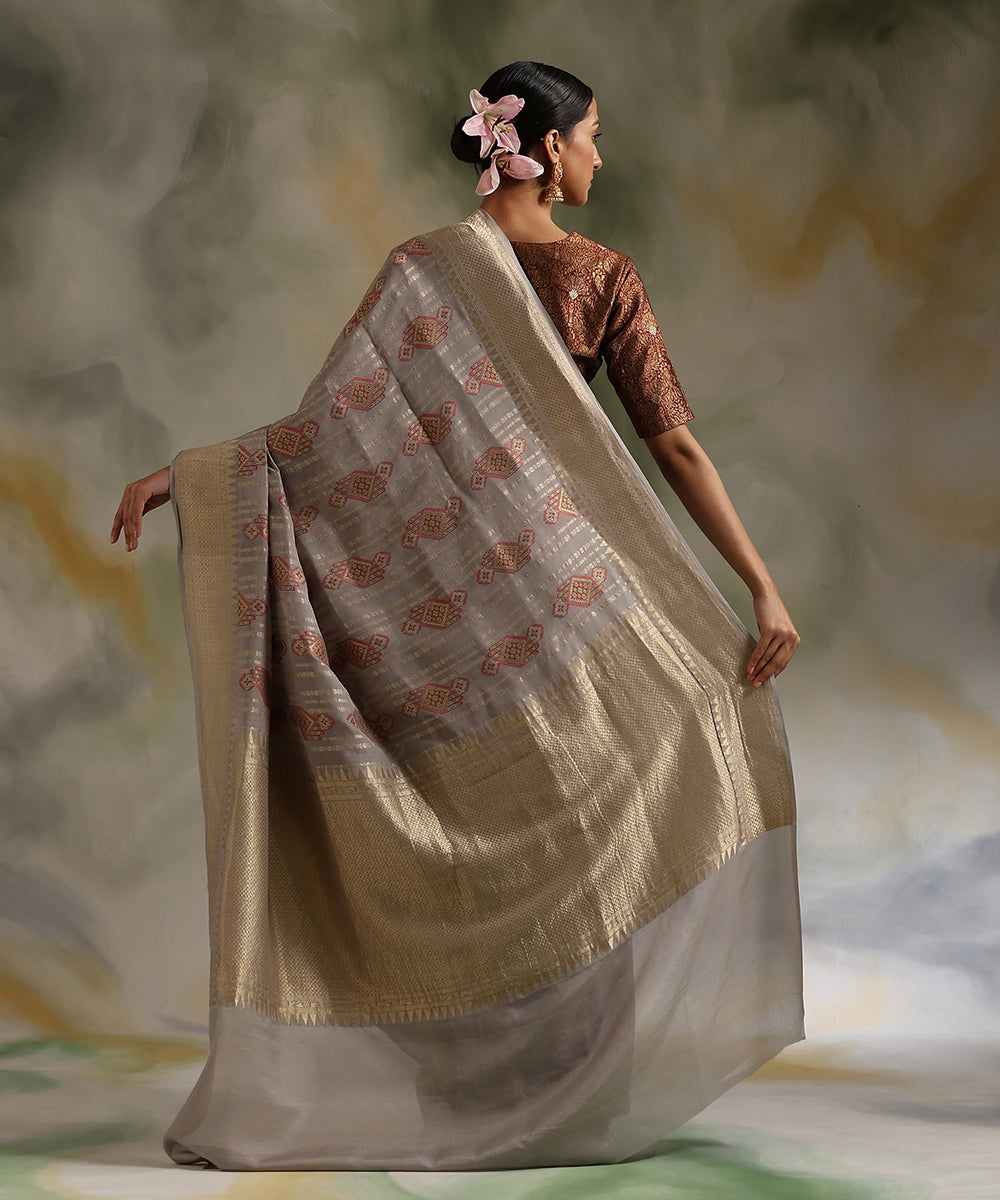 Pastel_Grey_Handloom_Pure_Georgette_Banarasi_Saree_With_Kadhwa_Border_WeaverStory_03