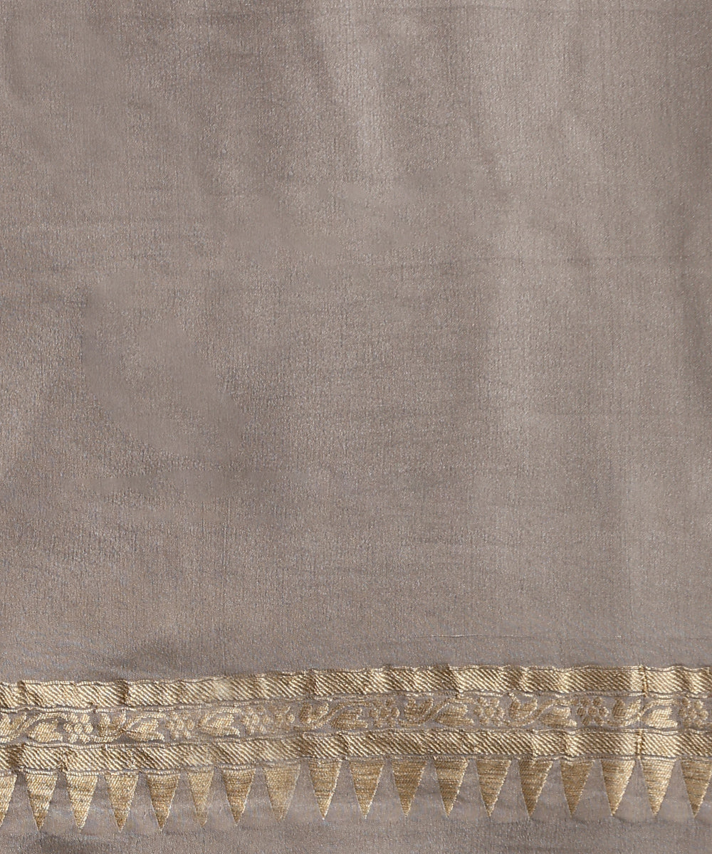 Pastel_Grey_Handloom_Pure_Georgette_Banarasi_Saree_With_Kadhwa_Border_WeaverStory_05