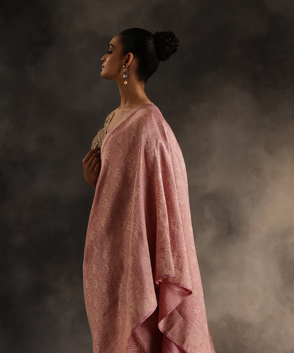 Pastel_Pink_Handloom_Pure_Katan_Silk_Kimkhab_Banarasi_Saree_With_Booti_WeaverStory_01