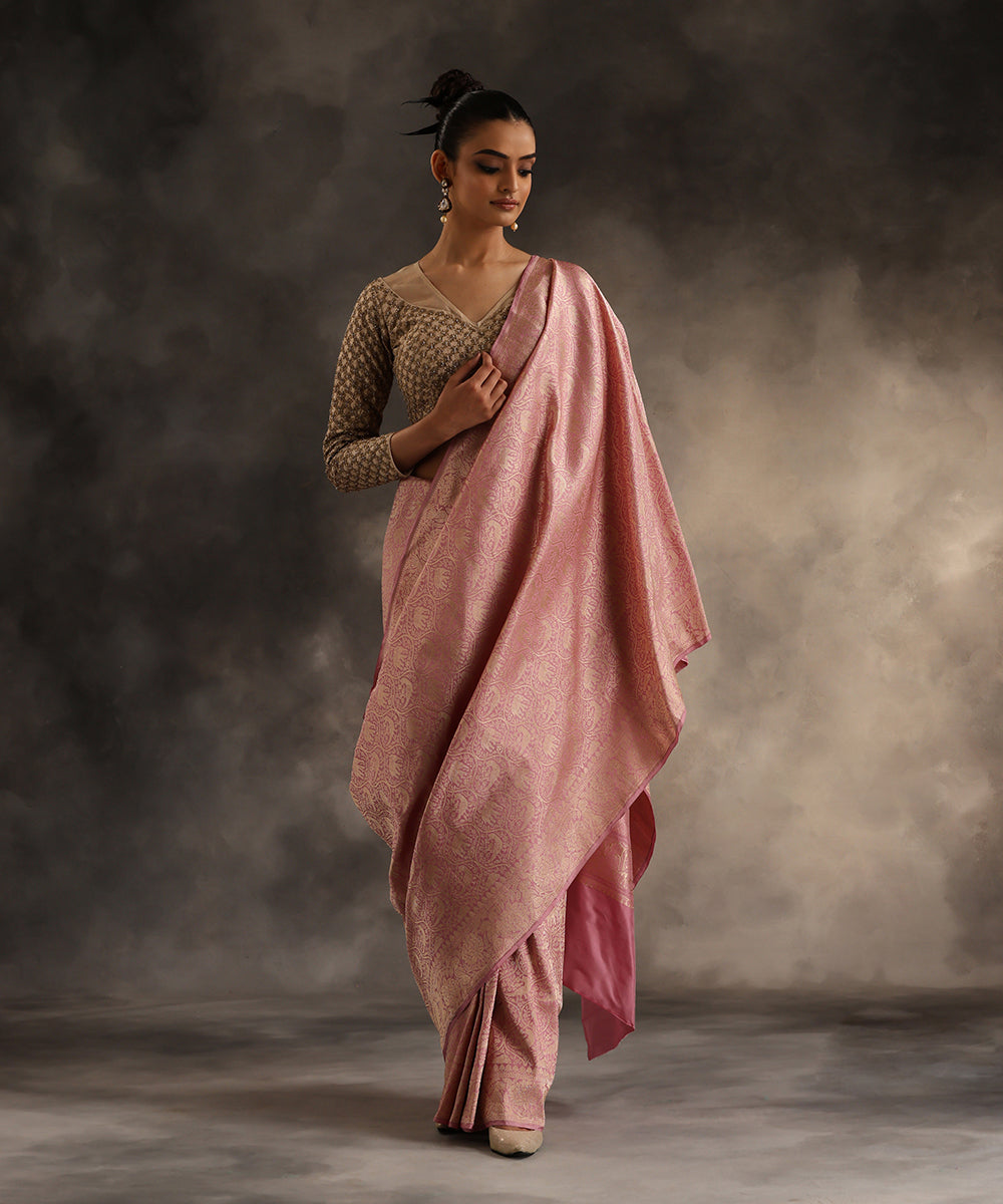 Pastel_Pink_Handloom_Pure_Katan_Silk_Kimkhab_Banarasi_Saree_With_Booti_WeaverStory_02