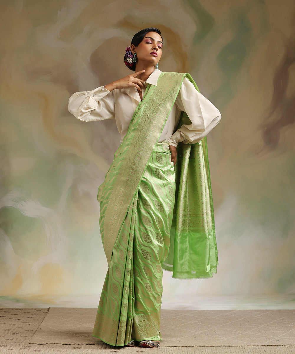 Parrot_Green_Handloom_Pure_Katan_Silk_Banarasi_Saree_With_Cutwork_Jaal_WeaverStory_02